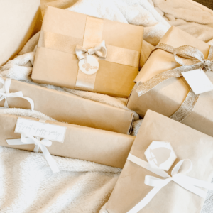 Easy Minimalist Gift Wrapping