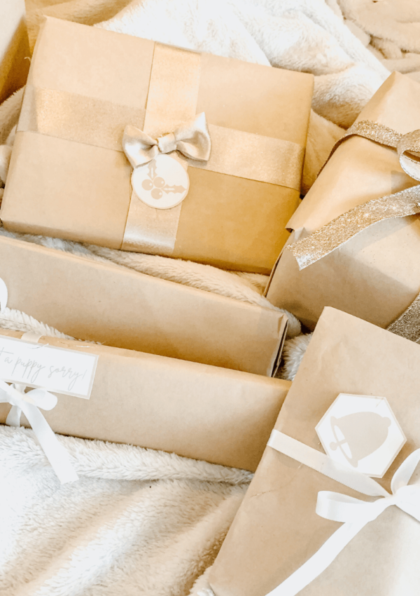 Easy Minimalist Gift Wrapping