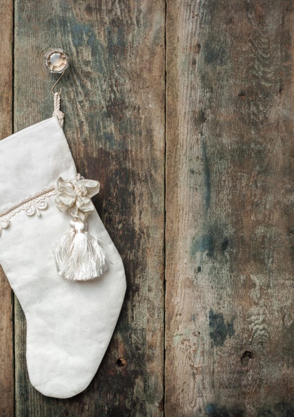 Easy Simple Christmas Mantel Decor