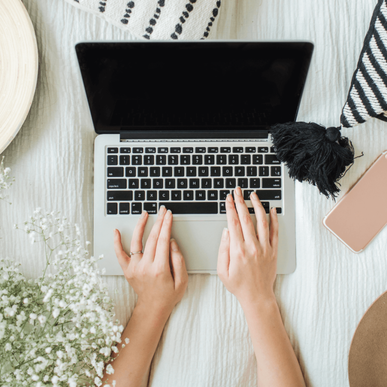 10 Insanely Helpful Gifts For Bloggers