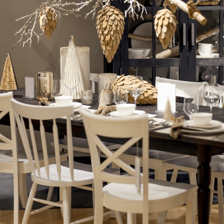 10 Gorgeous Christmas Table Settings