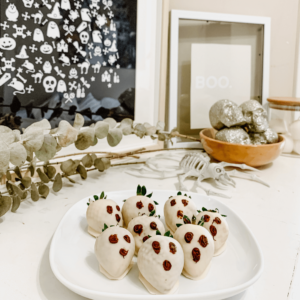 Chocolate-Covered Ghost Strawberries