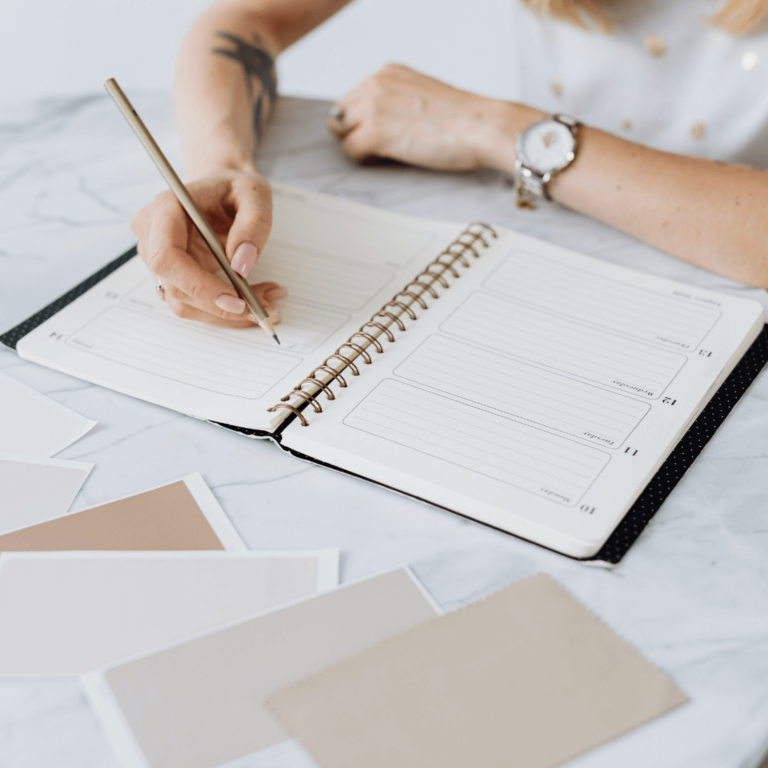 18+ Cute Girly Planners to buy for the New Year