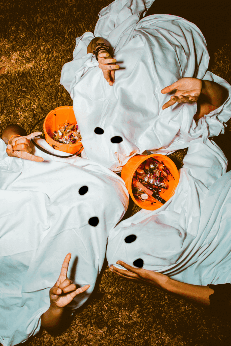How to Plan the Ultimate Summerween Party: Spooky Fun in the Sun!